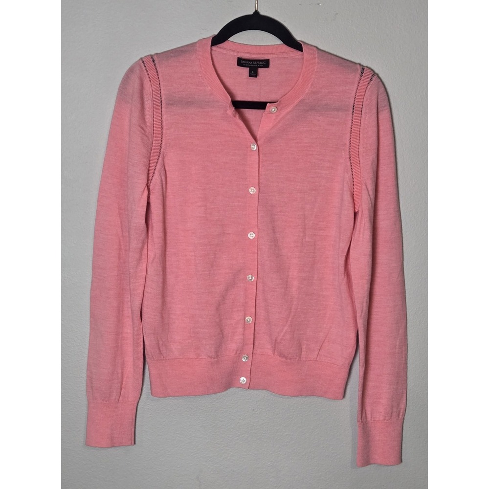 Banana Republic Sz L 100% Merino Wool Lightweight Salmon Pink Crew Neck Cardigan